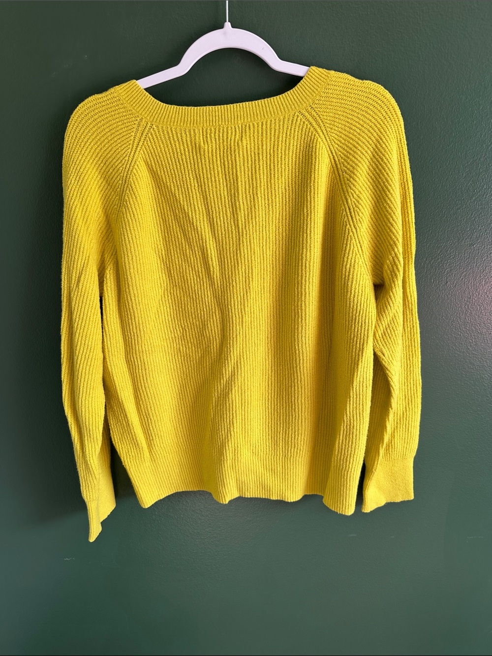 Old Navy Bright Yellow V-Neck Ribbed Sweater Size M - Picture 4 of 5